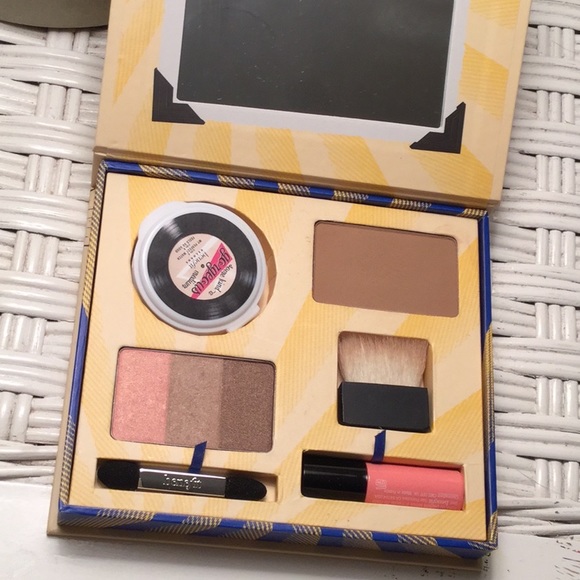 Cabana Glama Makeup Kit - Picture 3 of 4